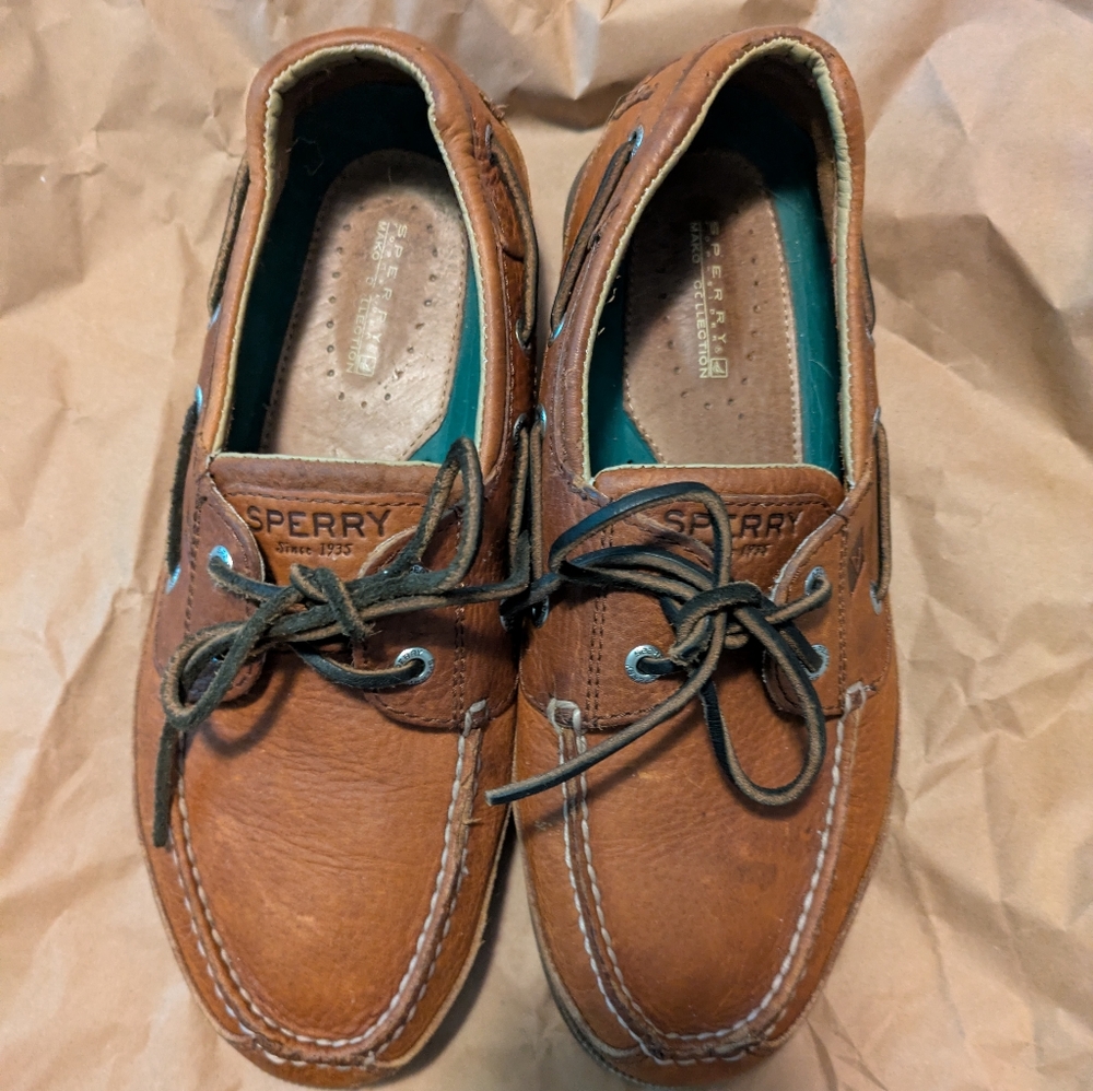 Sperry Brown Leather Boat Shoes with Classic Design